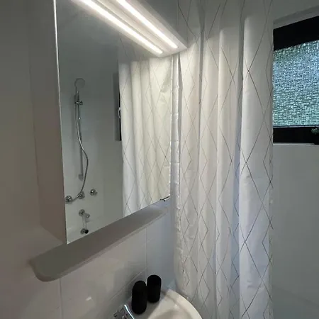 Cronenberger Apartment Mit Garten - Kontaktloses Einchecken, Netflix, Kingsize-Bett Wuppertal Exterior photo